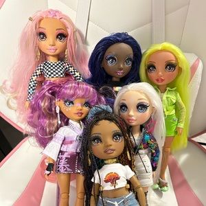 Lot of 6 Rainbow High Dolls with clothes/accessories